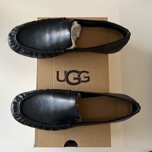 UGG 8.5 black leather loafers